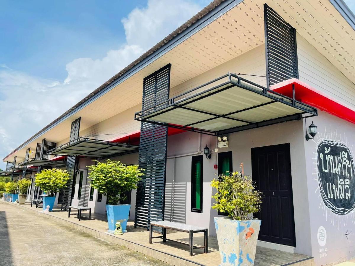 Baan Sri Family Hotel Kabin Buri Luaran gambar