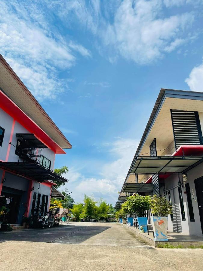 Baan Sri Family Hotel Kabin Buri Luaran gambar