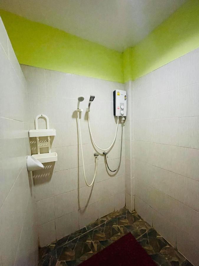 Baan Sri Family Hotel Kabin Buri Luaran gambar