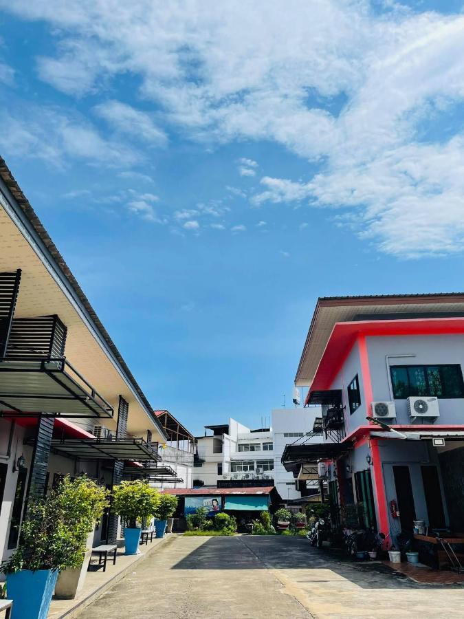 Baan Sri Family Hotel Kabin Buri Luaran gambar